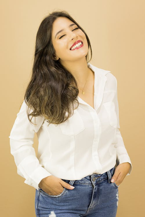 Profª Letícia, criadora do material